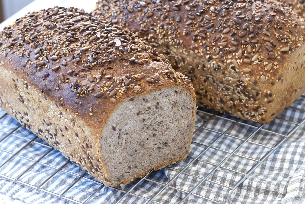 Grovbrød med kjerner og frø