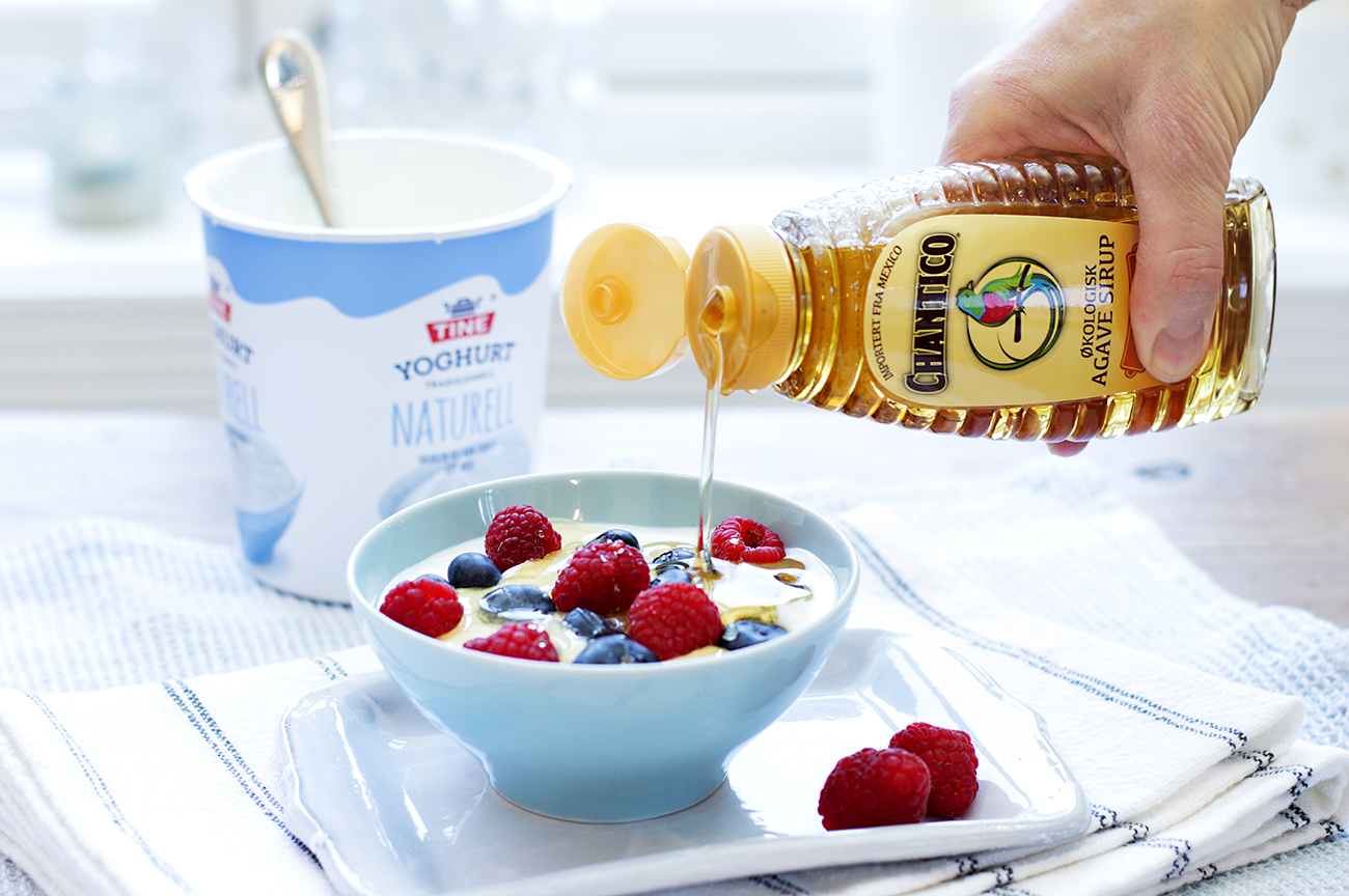 yoghurt-og-baer-med-agavesirup