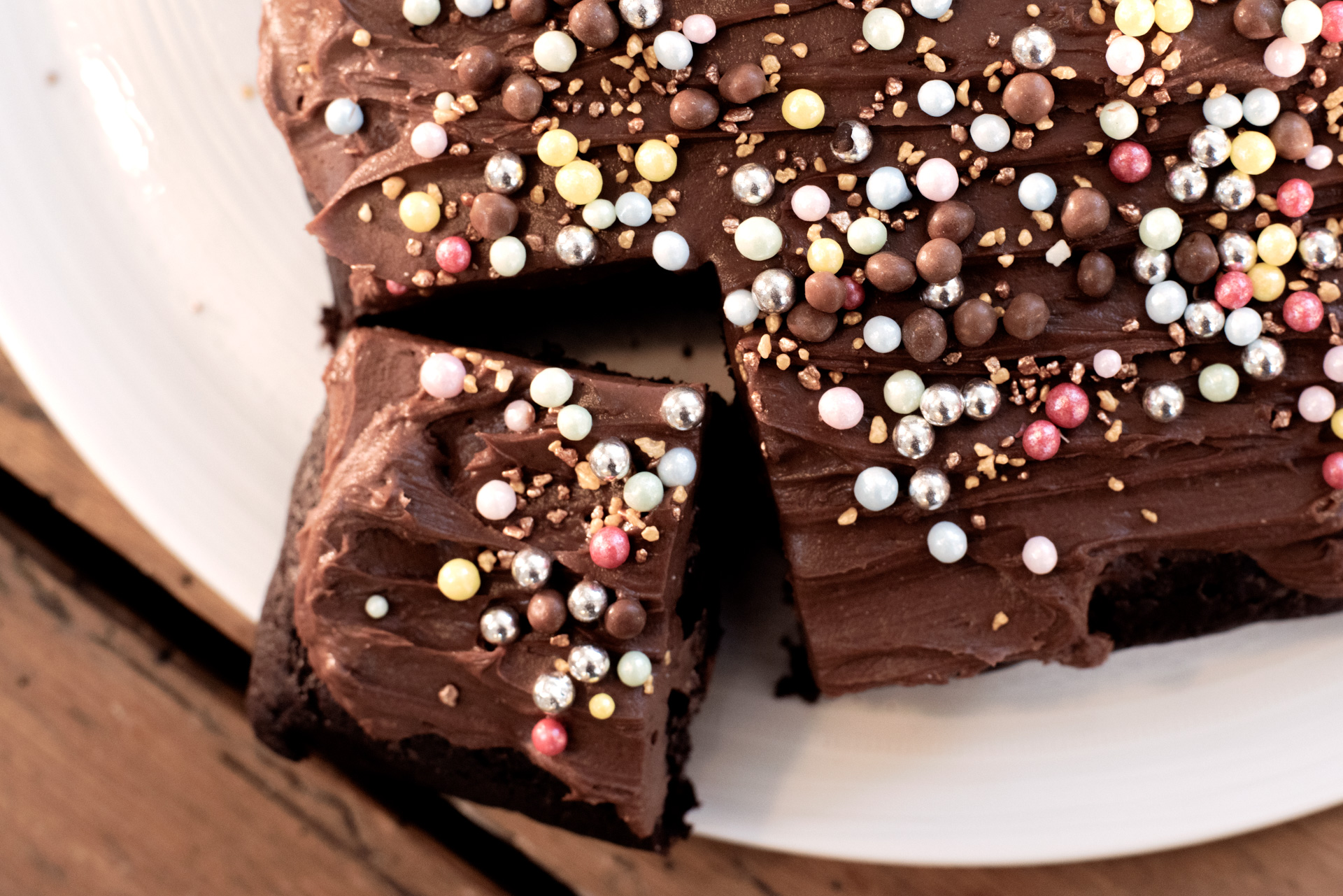 Sjokoladekake i langpanne med knallgod glasur