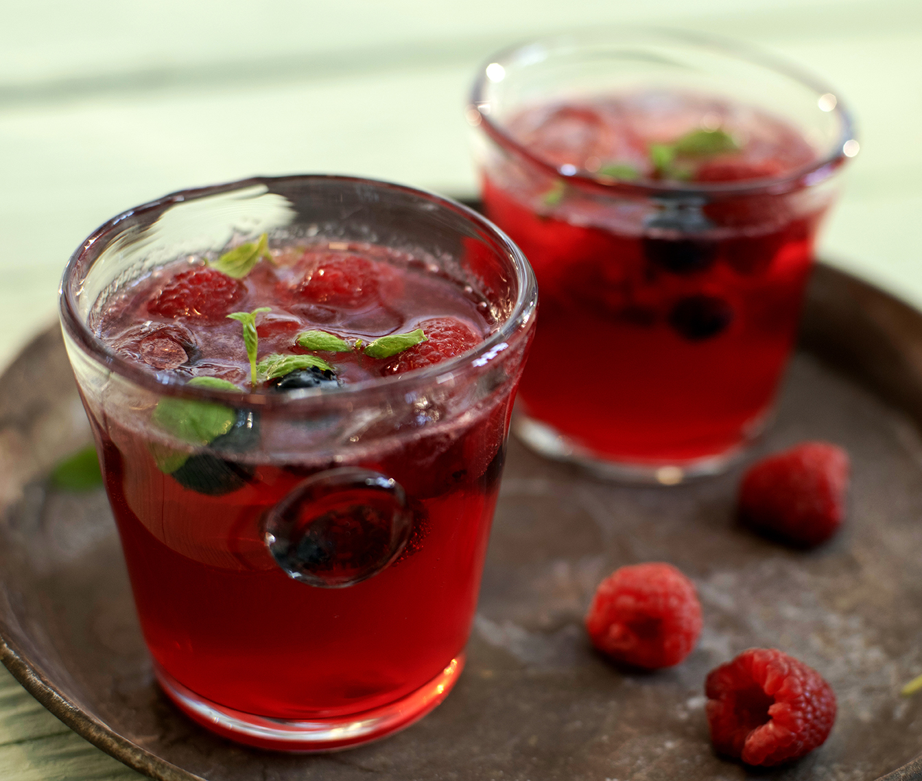 Rød alkoholfri sprudlings