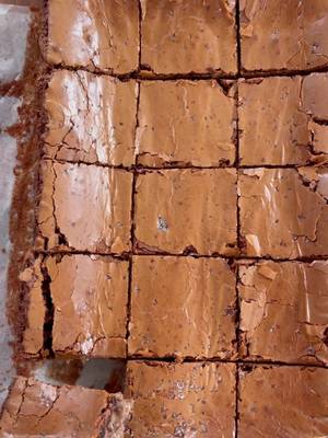 Hvis du er klar for en helt perfekt aktivitet når høstferien, da kan du jo lage denne brownie med firkløver 😋 Den er smashing god og veldig enkel å lage 🤸🏼‍♀️🥰 Hele oppskriften finner du på bloggen – FruTimian.no – skriv BROWNIE MED FIRKLØVER i søkefeltet (på bloggen) #brownie#sjokolade#sjokoladekake#firkløver
